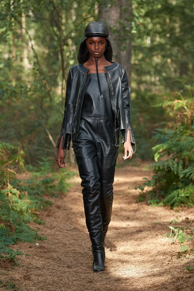 Look 48